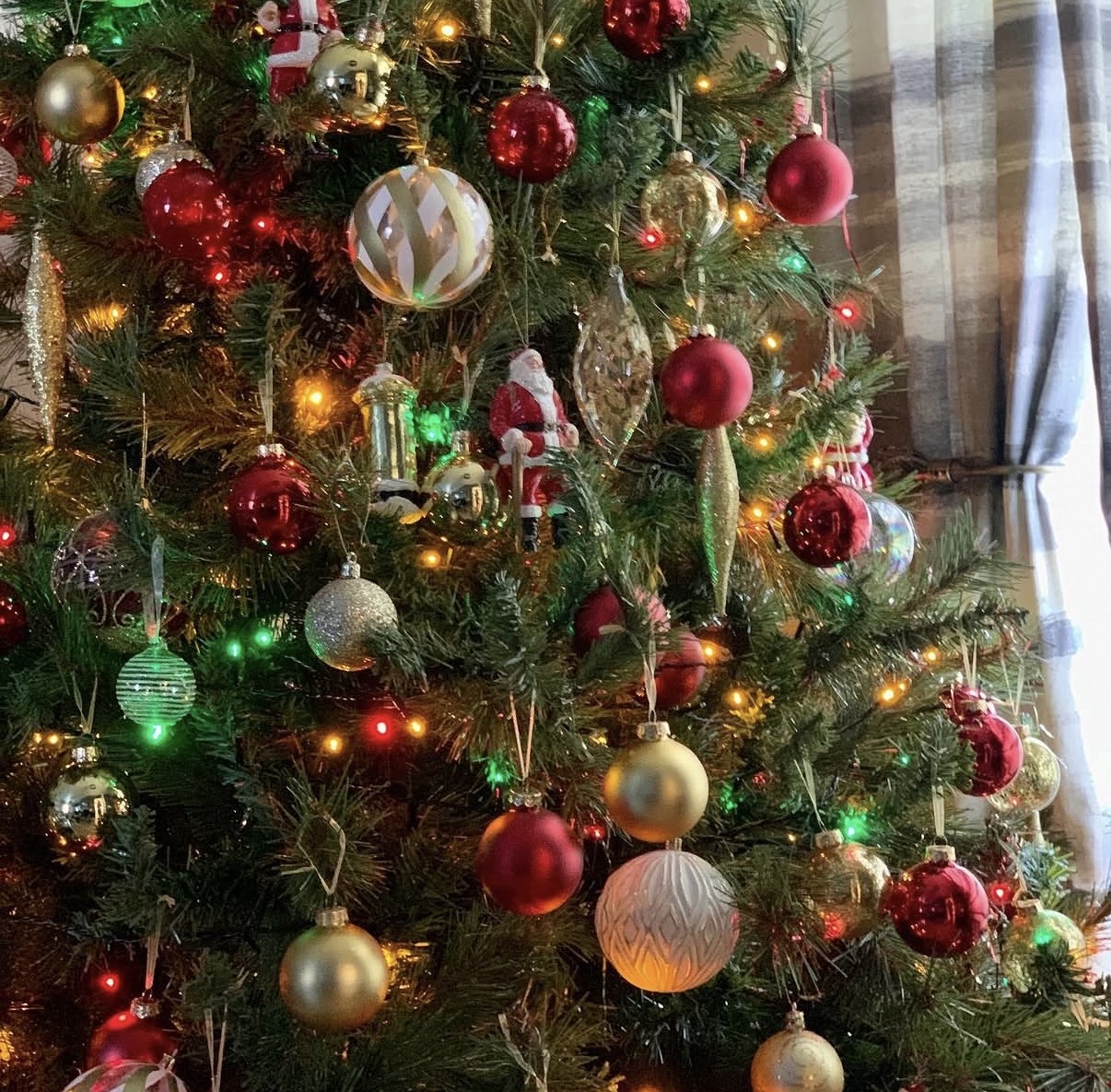 Decorated Christmas tree with red and gold ornaments